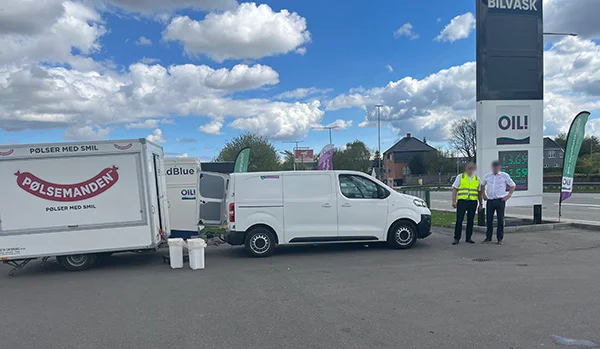 24_04_2025 pølsevogn ved tanken OIL i Tåstrup